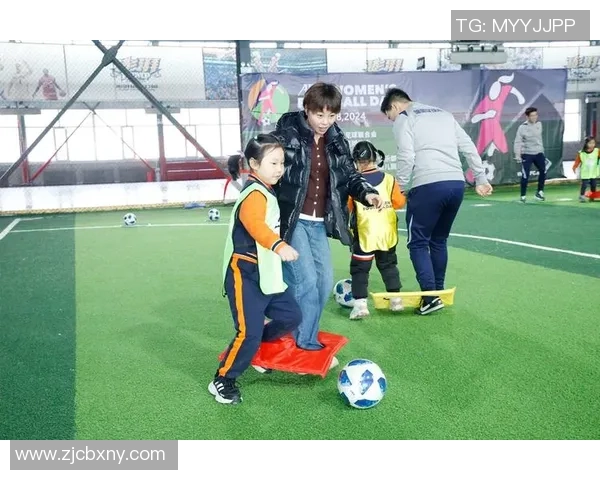 二年级小朋友们的快乐足球时光与精彩瞬间分享