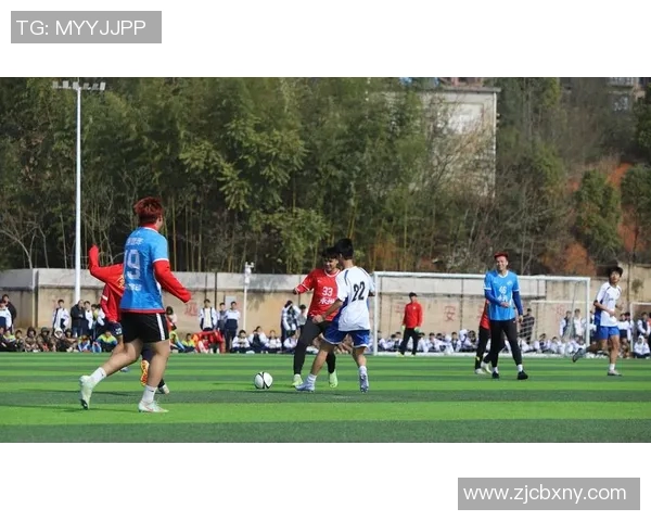 在绿茵场上追逐梦想的同时承受足球带来的忧伤与孤独