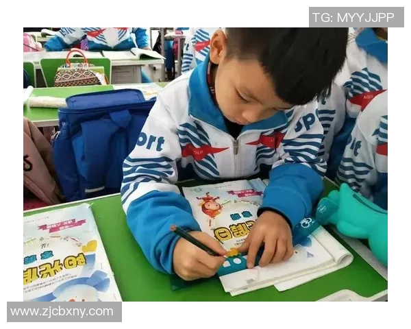 小足球图画中的快乐瞬间与童年回忆的交织